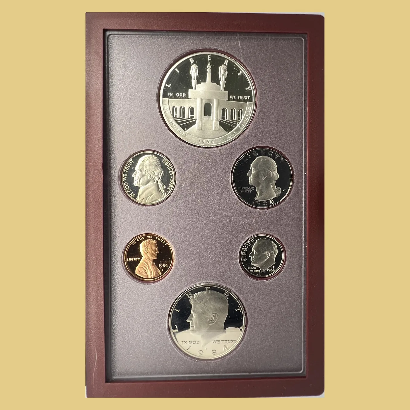 Read more about the article Selling U.S. Uncirculated Mint Sets, Proof Sets, and Commemorative Coin Sets