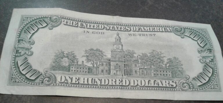 Counterfeit $100 Federal Reserve note, back with Independence Hall